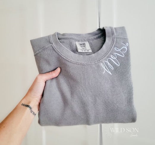 Mrs. Neckline Embroidered Sweatshirt